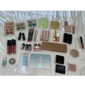HUGE MAKEUP BUNDLE